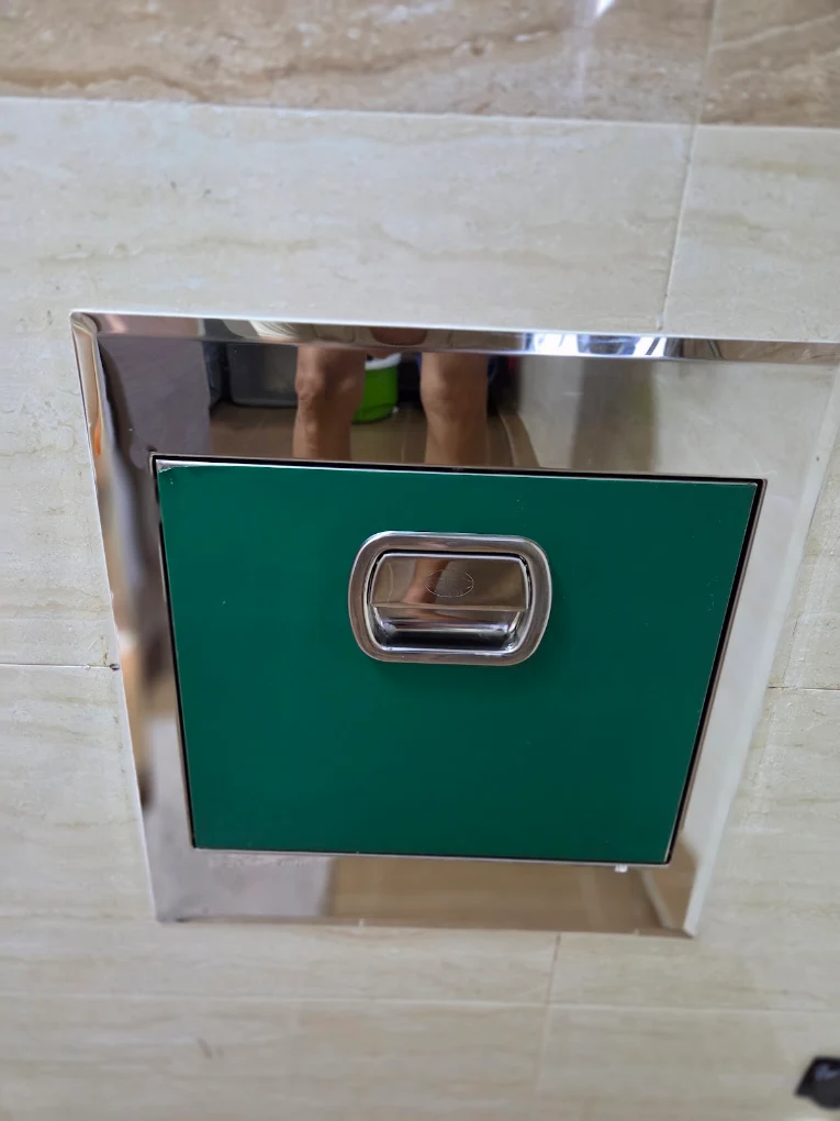 Rubbish chute hopper door, purple panel